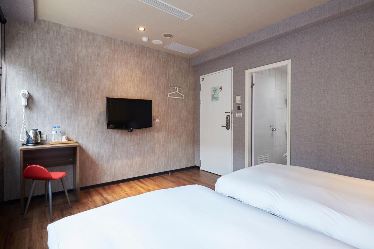 Tomorrow Hotel Taipei Bagian luar foto