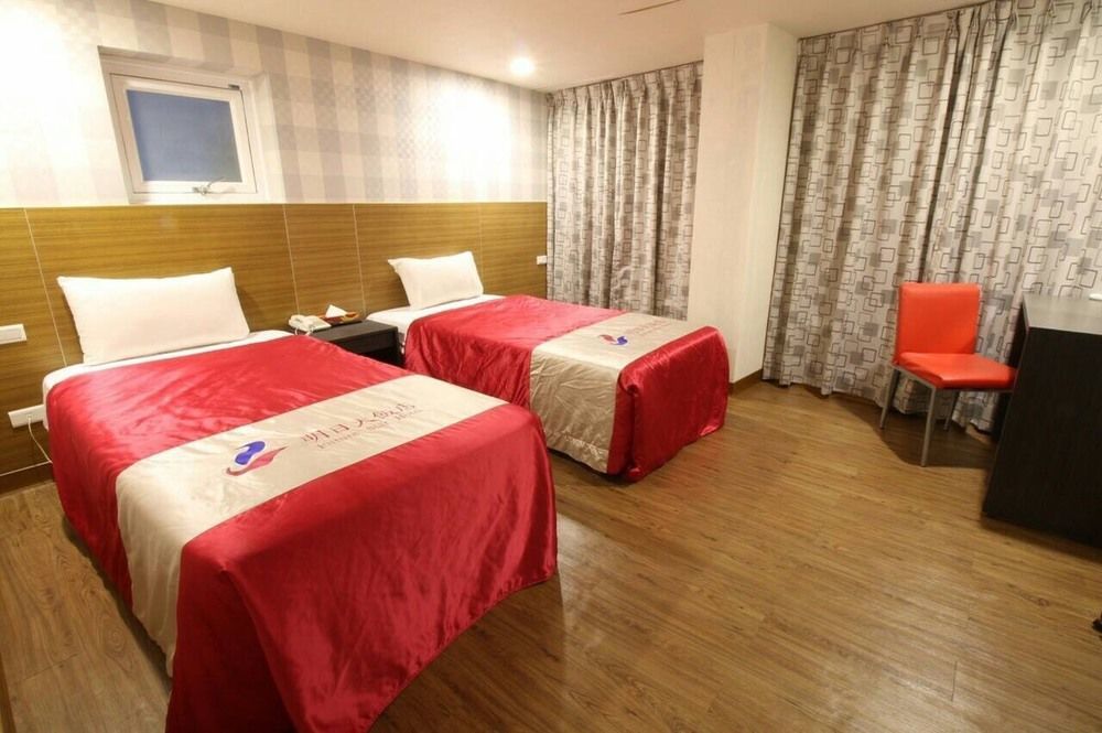Tomorrow Hotel Taipei Bagian luar foto