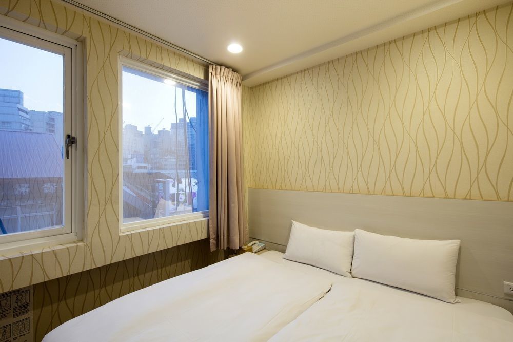 Tomorrow Hotel Taipei Bagian luar foto