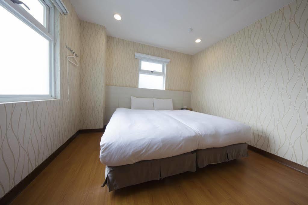 Tomorrow Hotel Taipei Bagian luar foto